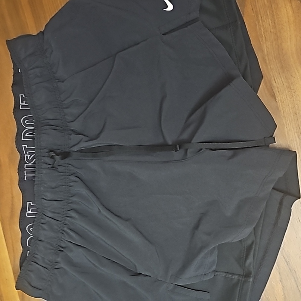 Nike NWT women's shorts Large L
